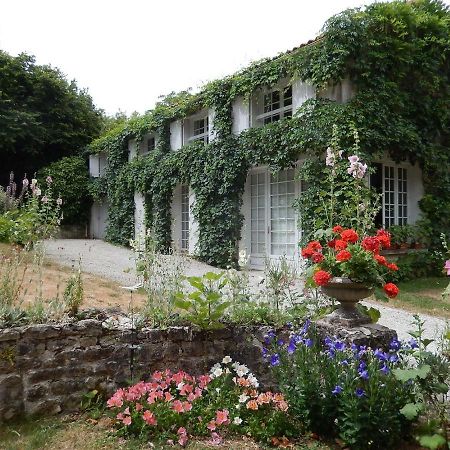 Bed and Breakfast Le Petit Massigny Les Velluire-sur-Vendee Esterno foto