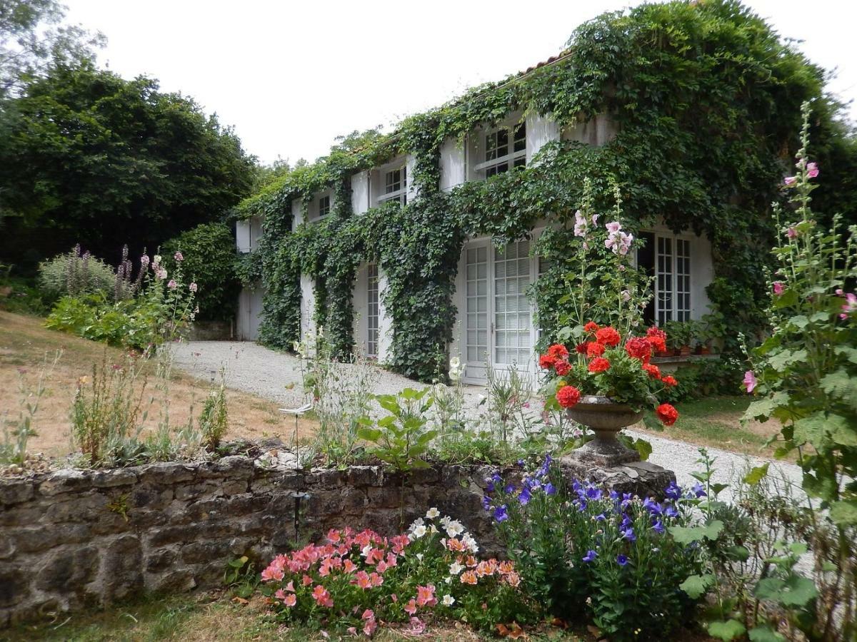 Bed and Breakfast Le Petit Massigny Les Velluire-sur-Vendee Esterno foto